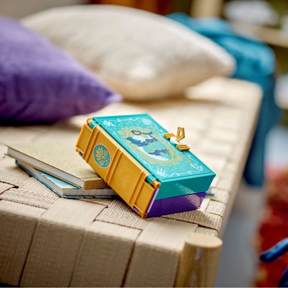 NWT Lego The Little Mermaid Storybook Ages 5+ - Picture 7 of 7